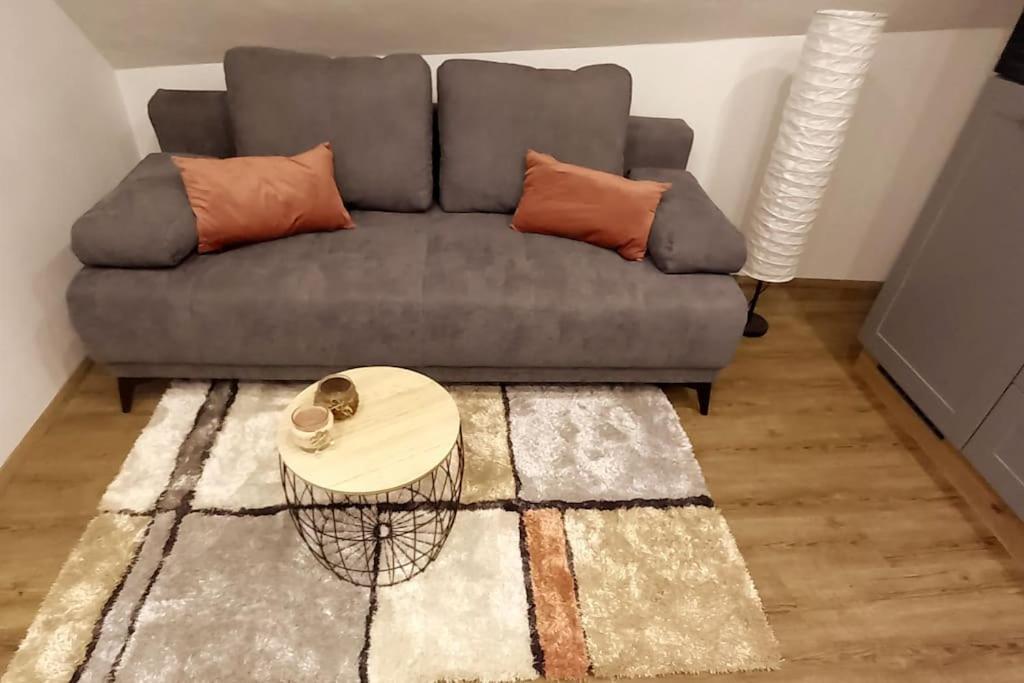 Kleine, Gemuetliche Dachgeschosswohnung Laudenbach  Bagian luar foto