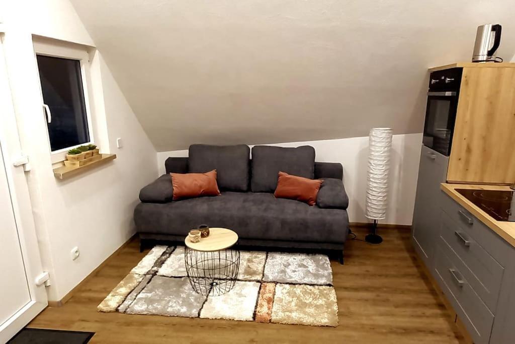 Kleine, Gemuetliche Dachgeschosswohnung Laudenbach  Bagian luar foto