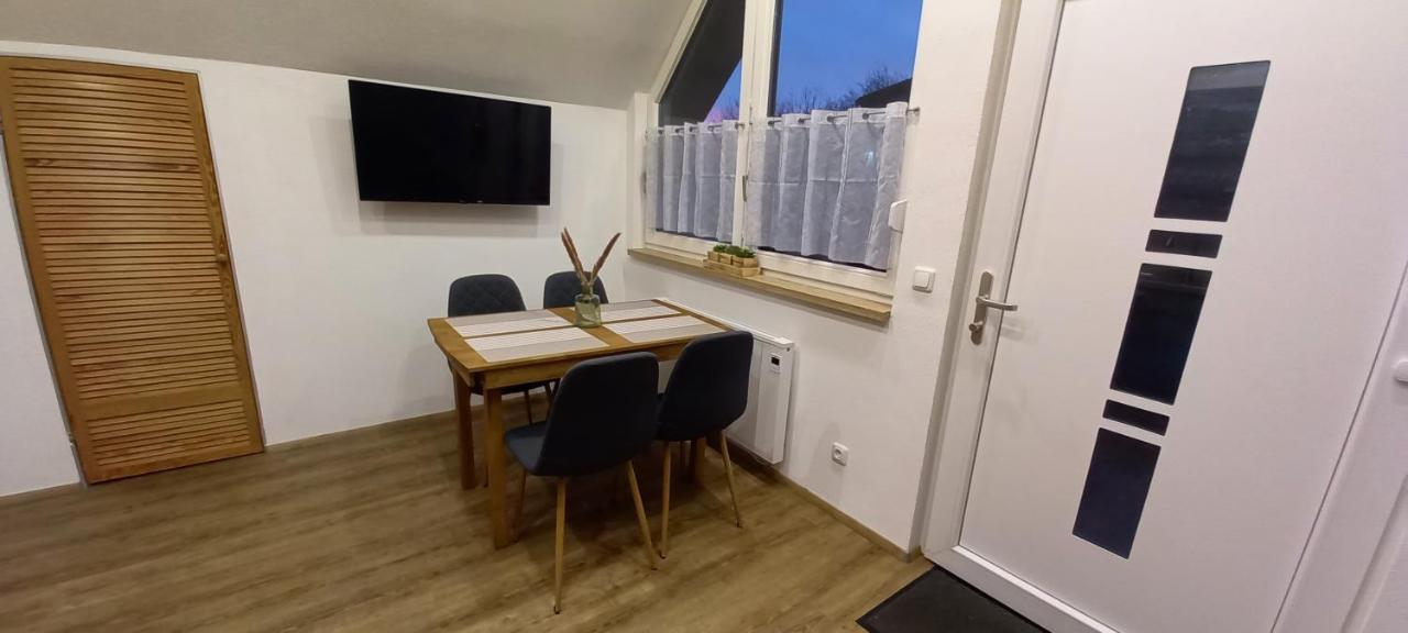 Kleine, Gemuetliche Dachgeschosswohnung Laudenbach  Bagian luar foto