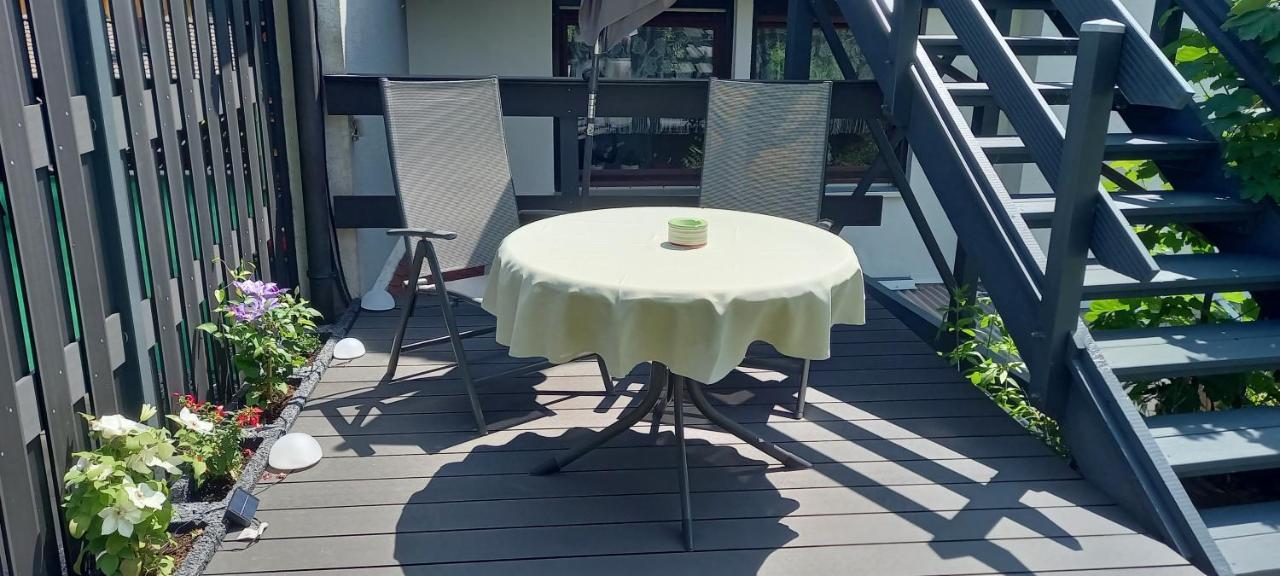 Kleine, Gemuetliche Dachgeschosswohnung Laudenbach  Bagian luar foto